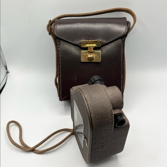 Vintage Revere Eight Model 88 Movie Camera & Leather Case - Picture 3 of 5